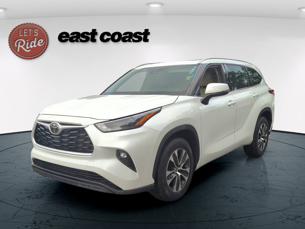 Used 2022 Toyota Highlander XLE SUV