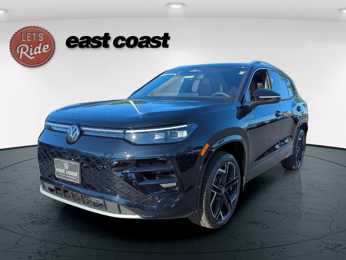 2026 Volkswagen Tiguan SEL R-LINE TURBO's photo