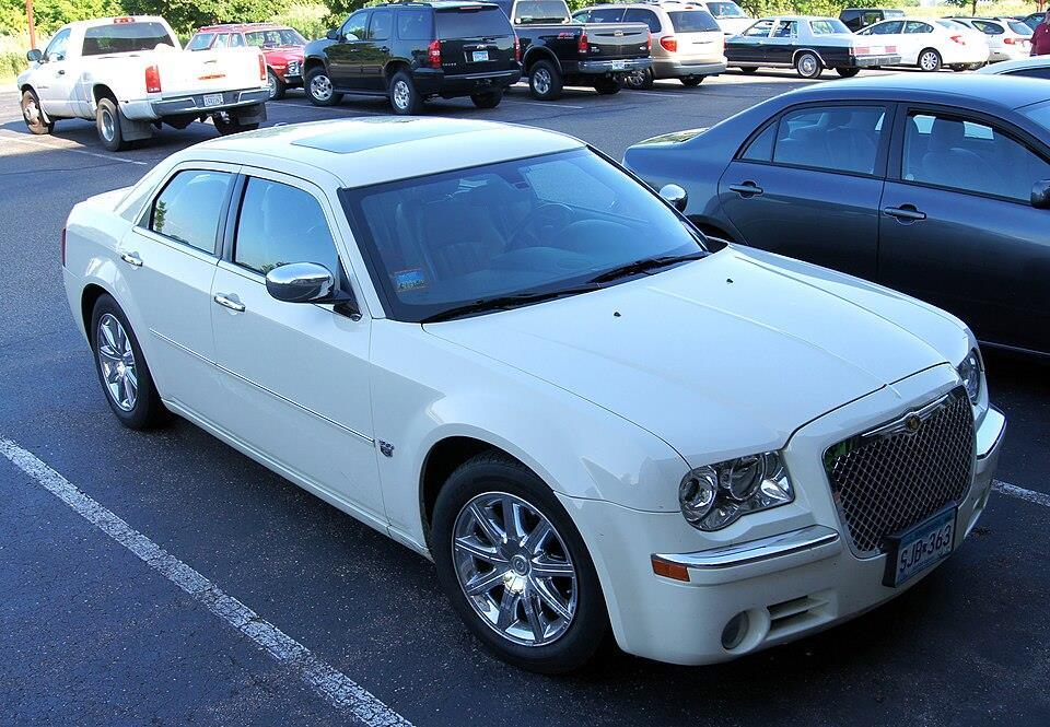 2013 Chrysler 200 Touring's photo