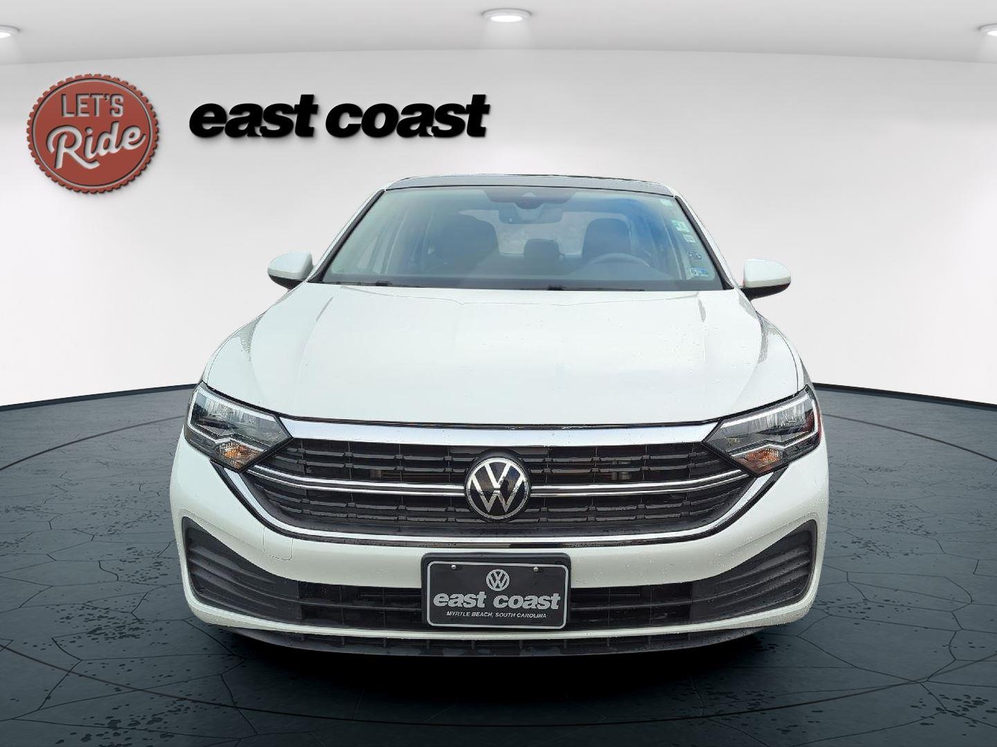 2022 Volkswagen Jetta SE photo 2