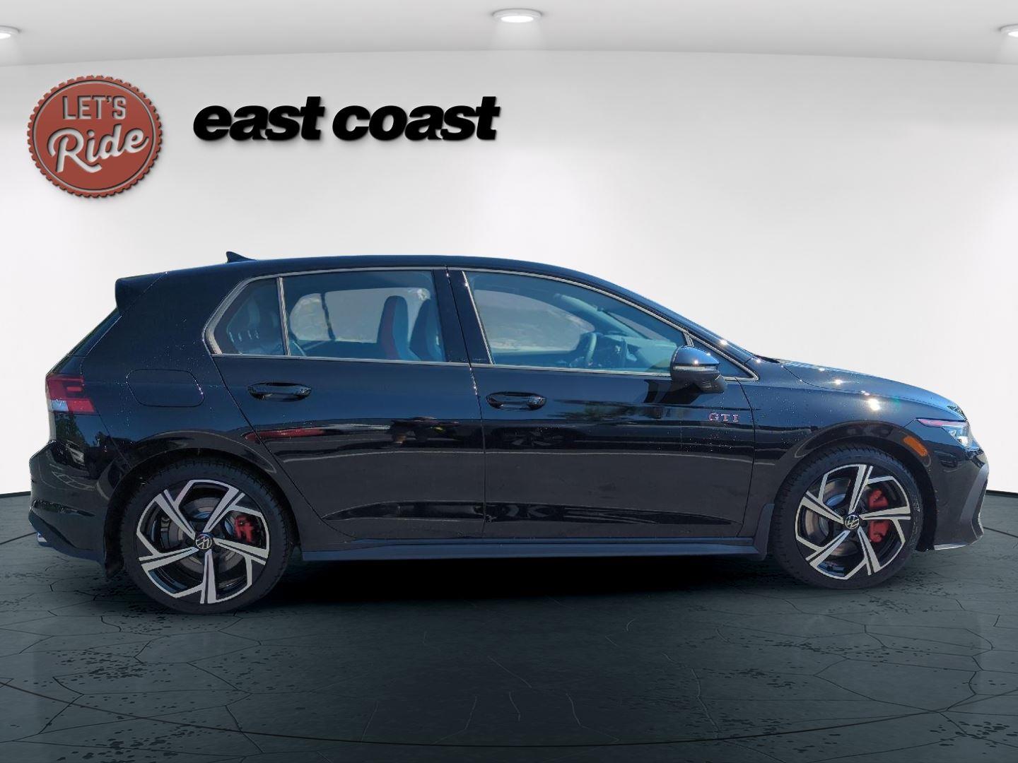 2025 Volkswagen Golf GTI SE photo 4