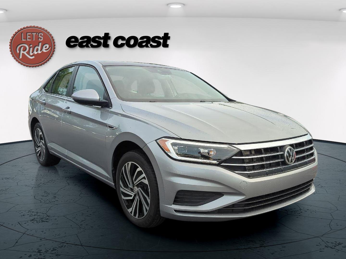 2021 Volkswagen Jetta SEL photo 2