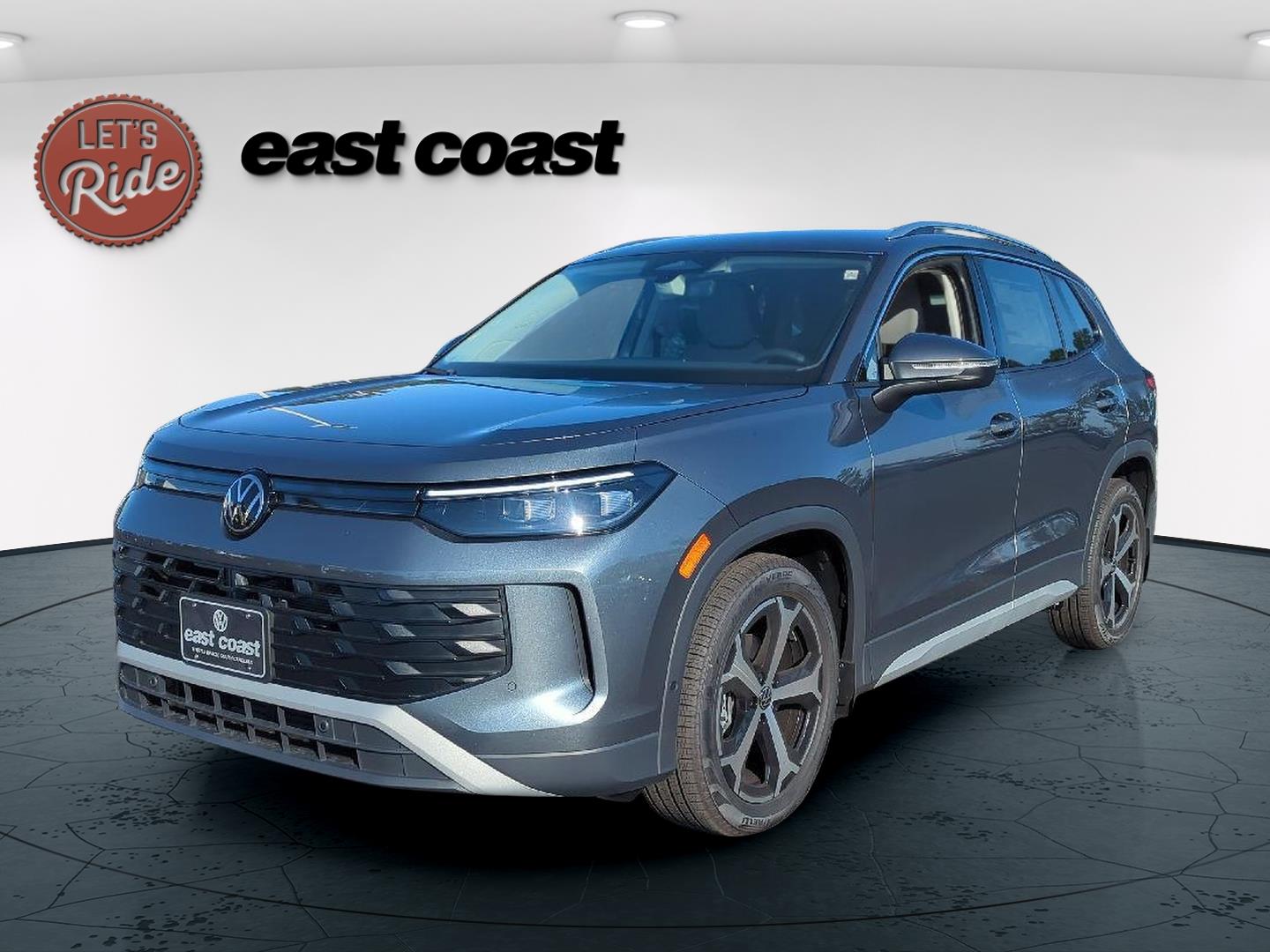 2026 Volkswagen Tiguan SE's photo