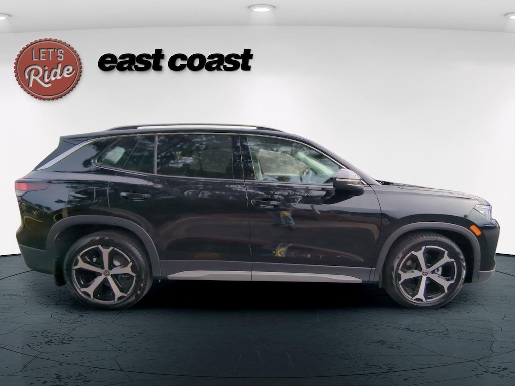 New 2026 Volkswagen Tiguan SE SUV