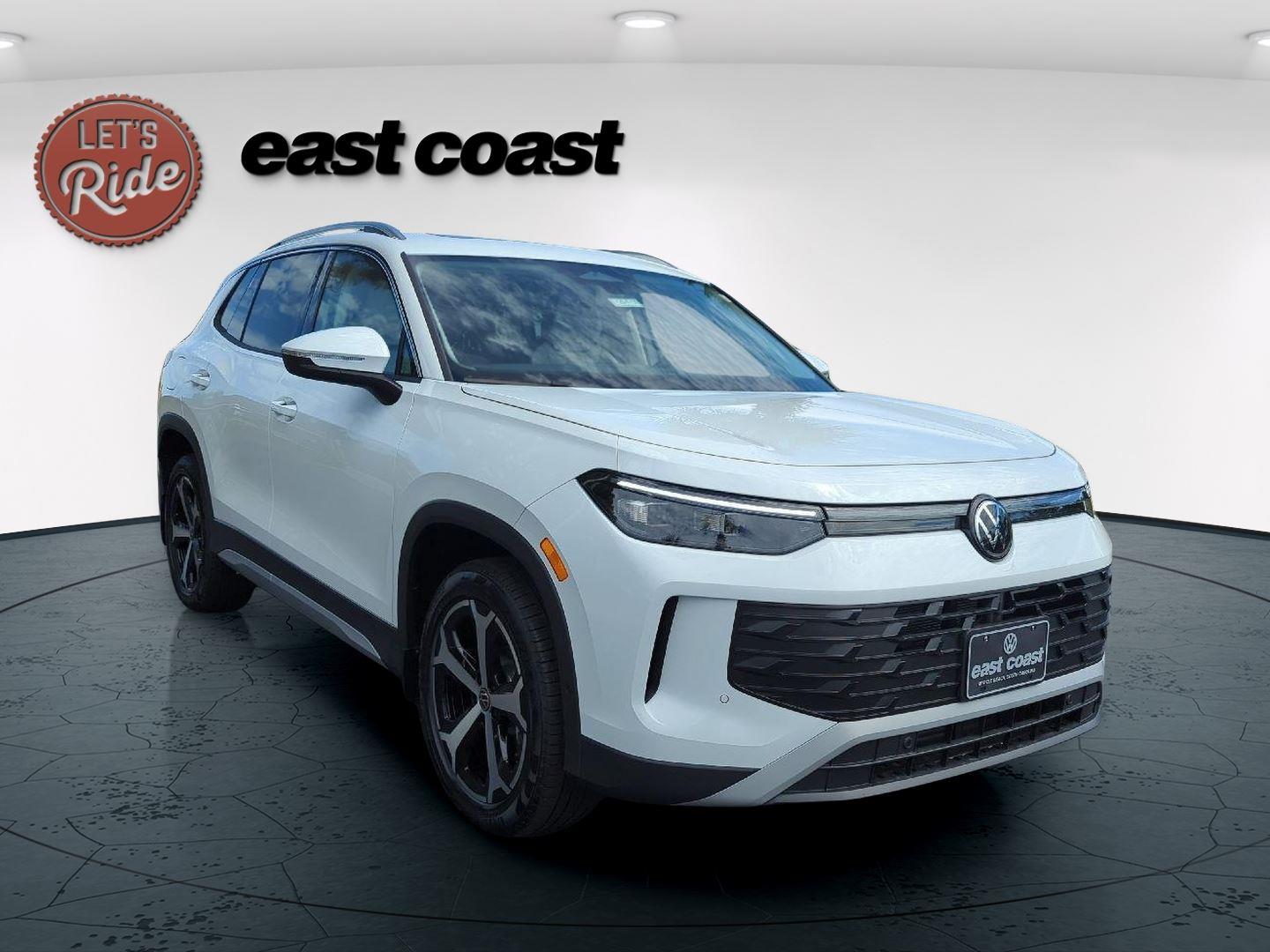2025 Volkswagen Tiguan SE photo 3