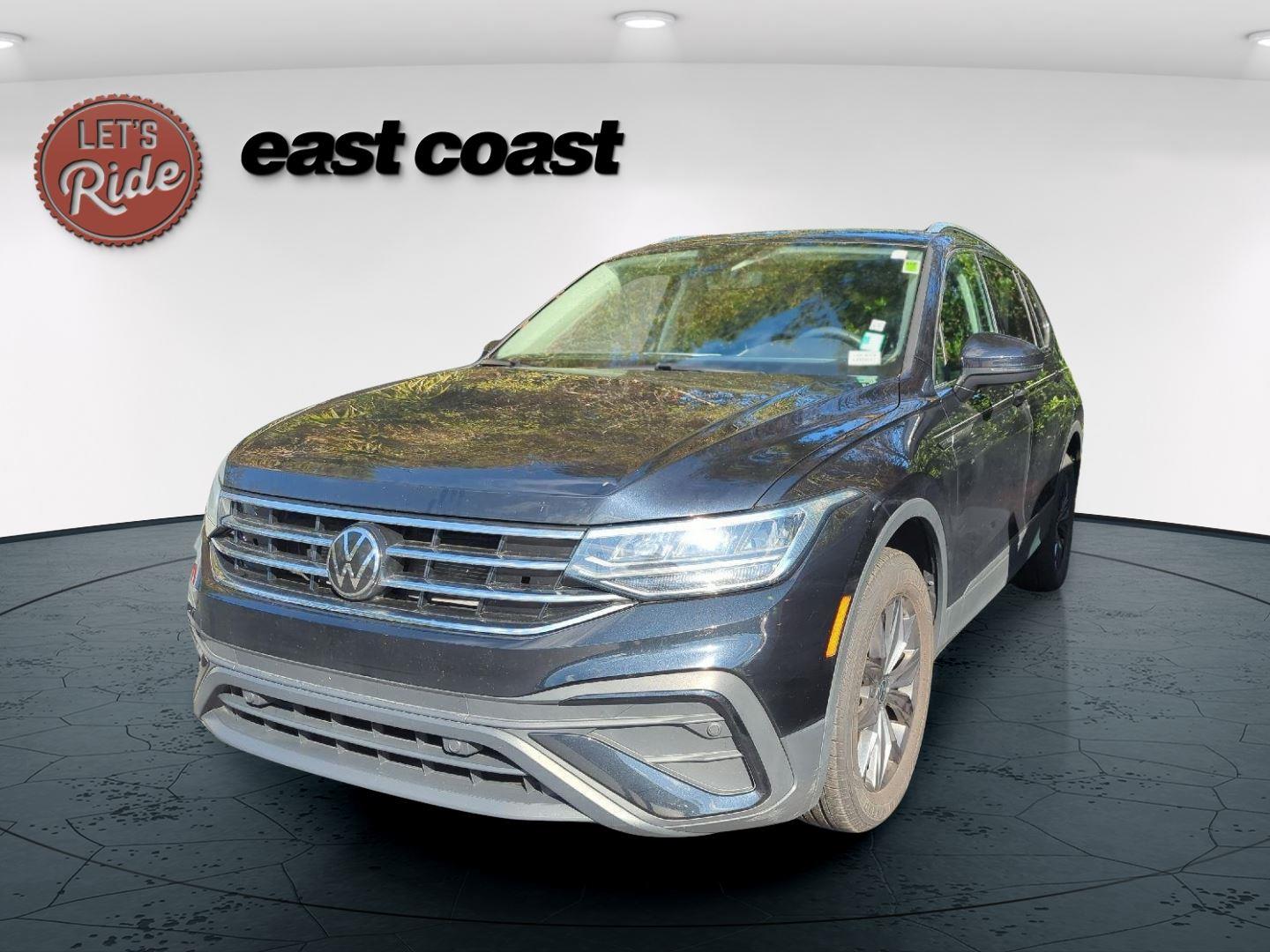 2023 Volkswagen Tiguan SE's photo