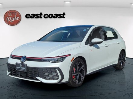 2025 Volkswagen Golf GTI SE Hatchback