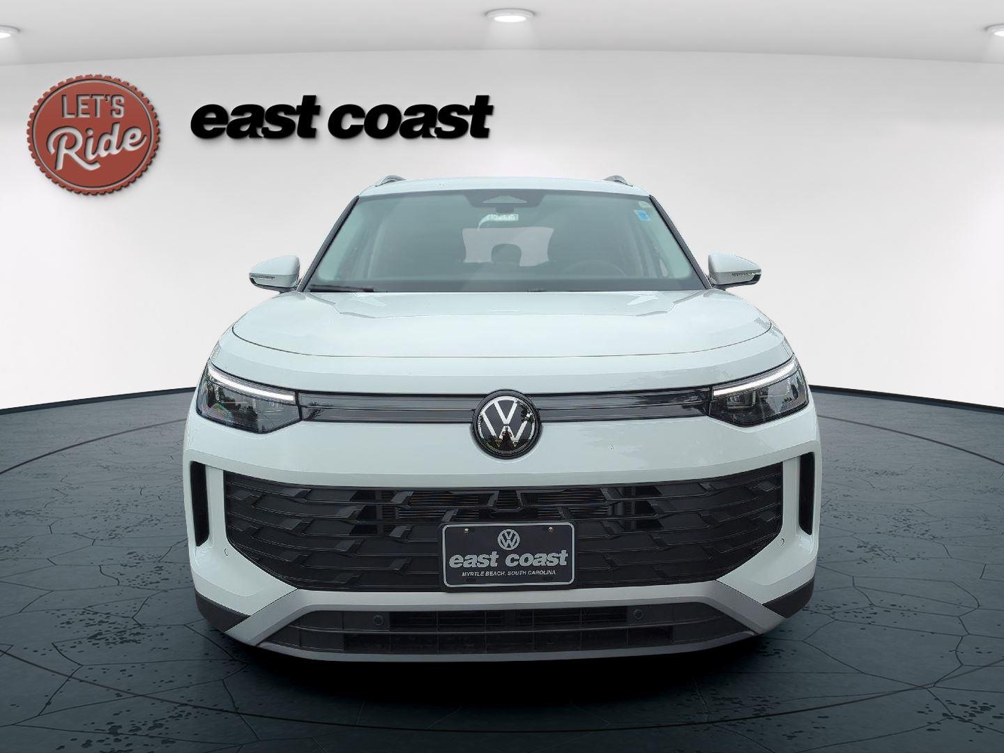 2025 Volkswagen Tiguan SE photo 2