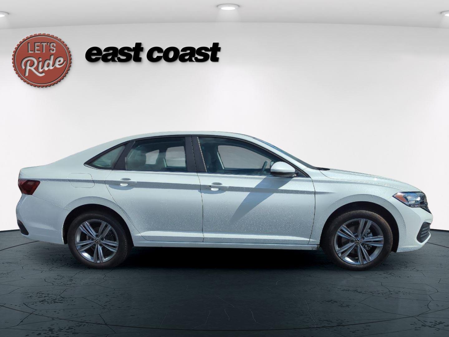 2023 Volkswagen Jetta SE photo 4