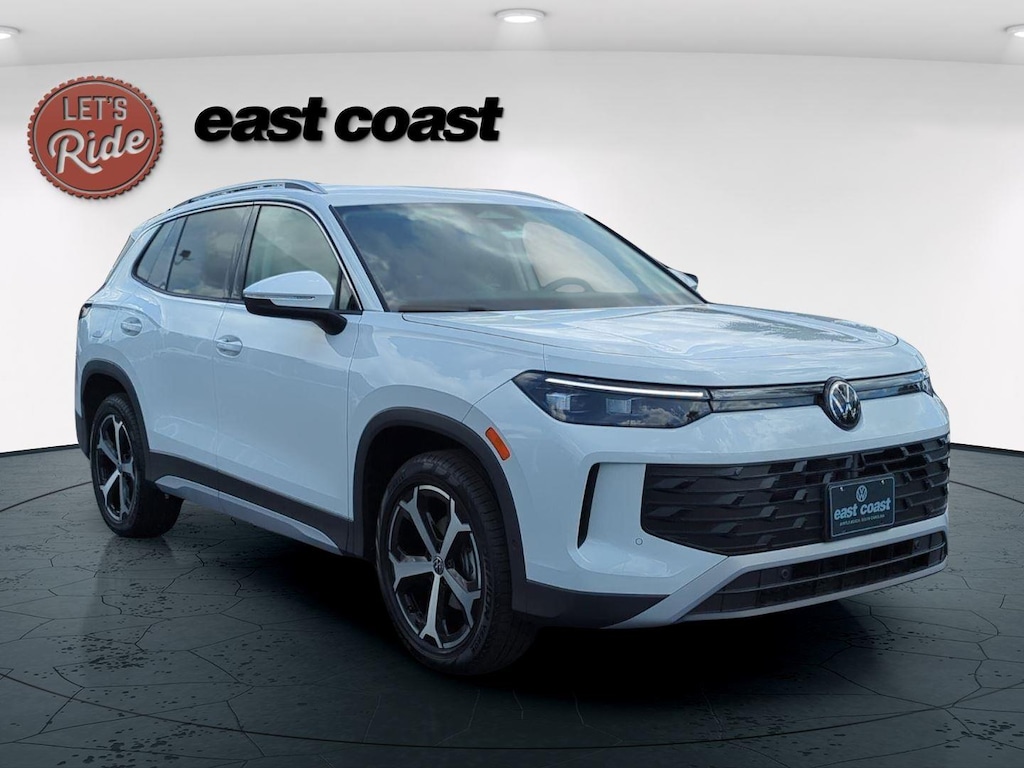 Used 2025 Volkswagen Tiguan SE SUV