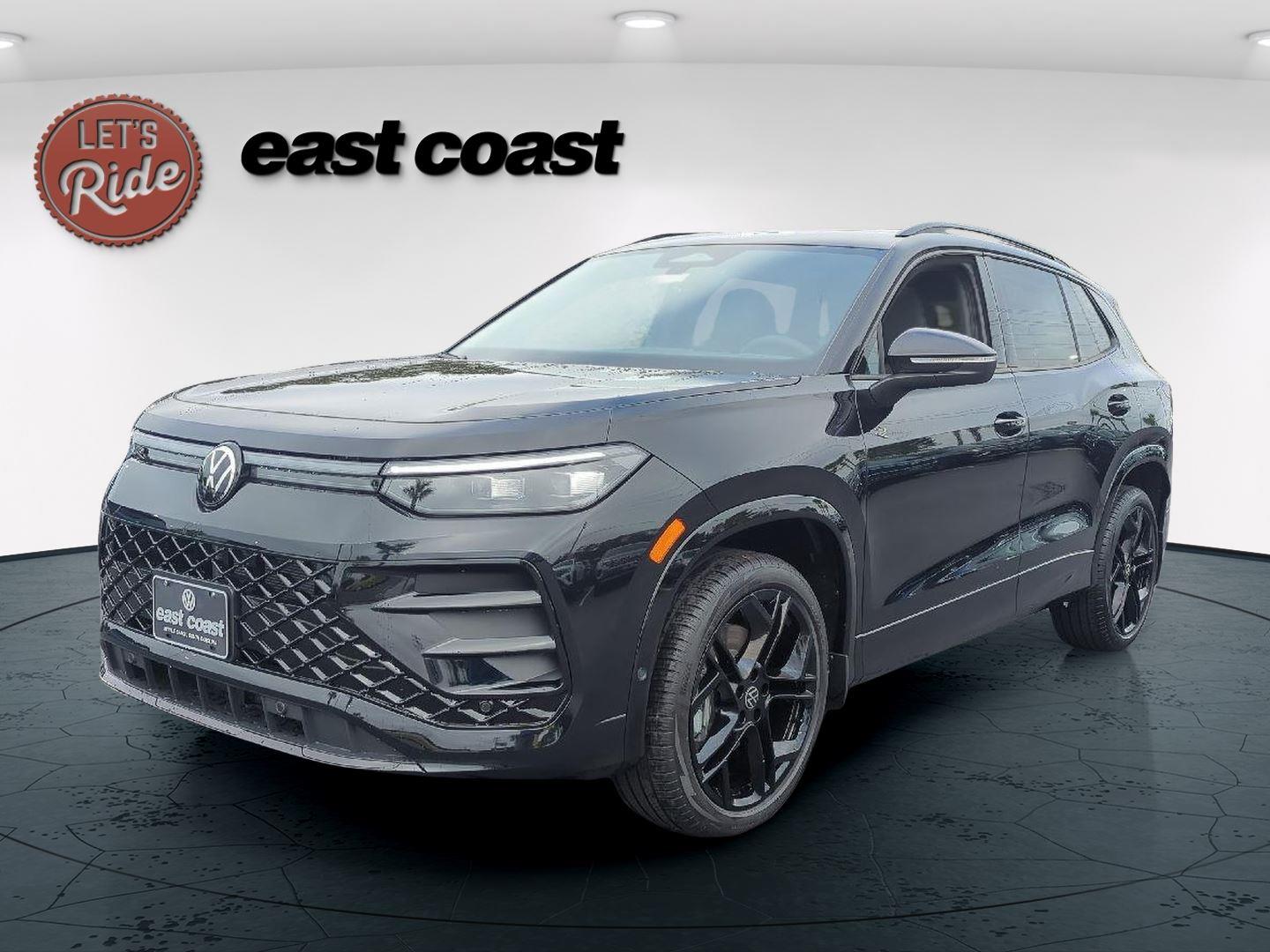 2026 Volkswagen Tiguan SE R-LINE BLACK's photo