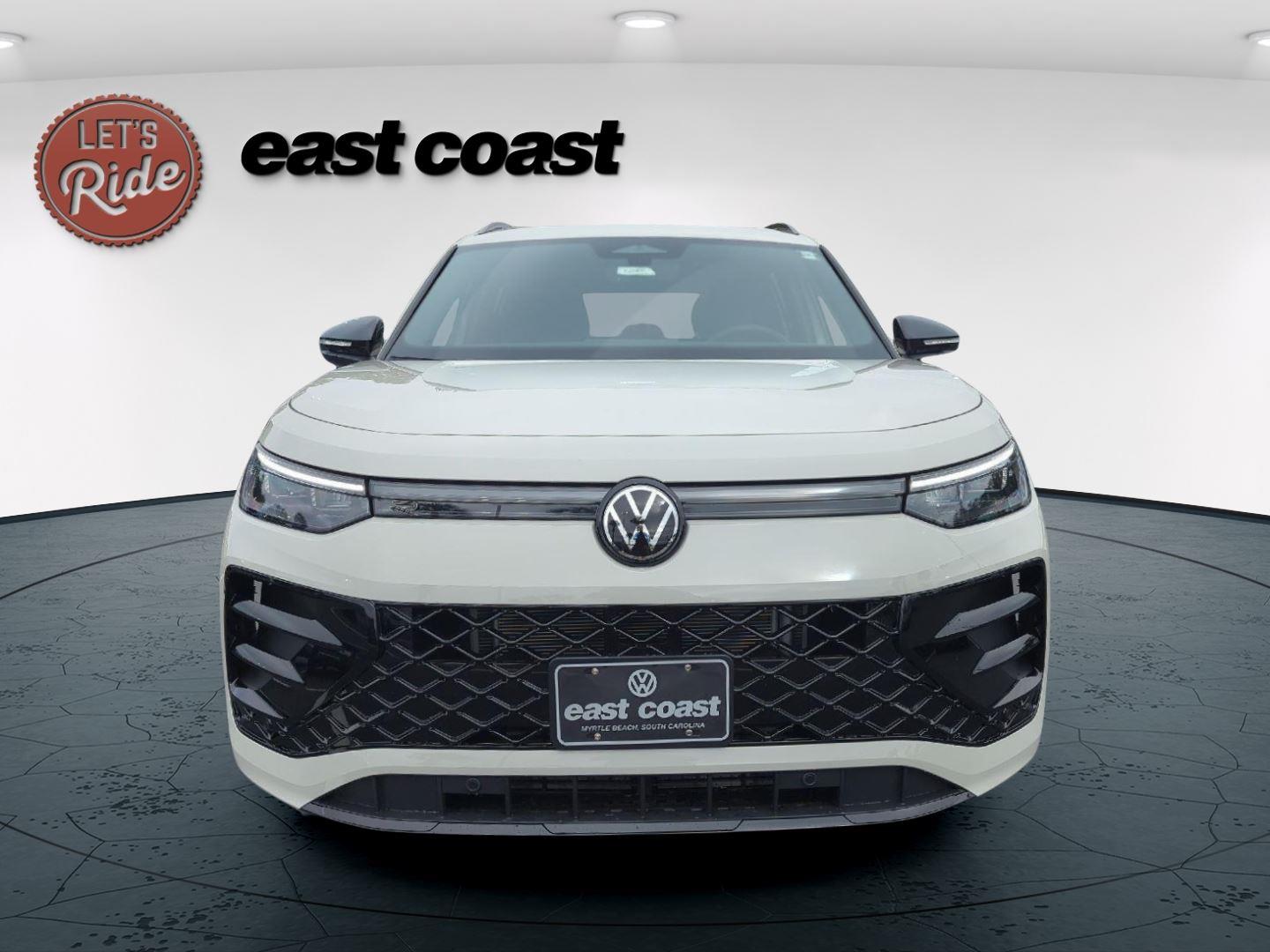 2026 Volkswagen Tiguan SE R-Line Black photo 2