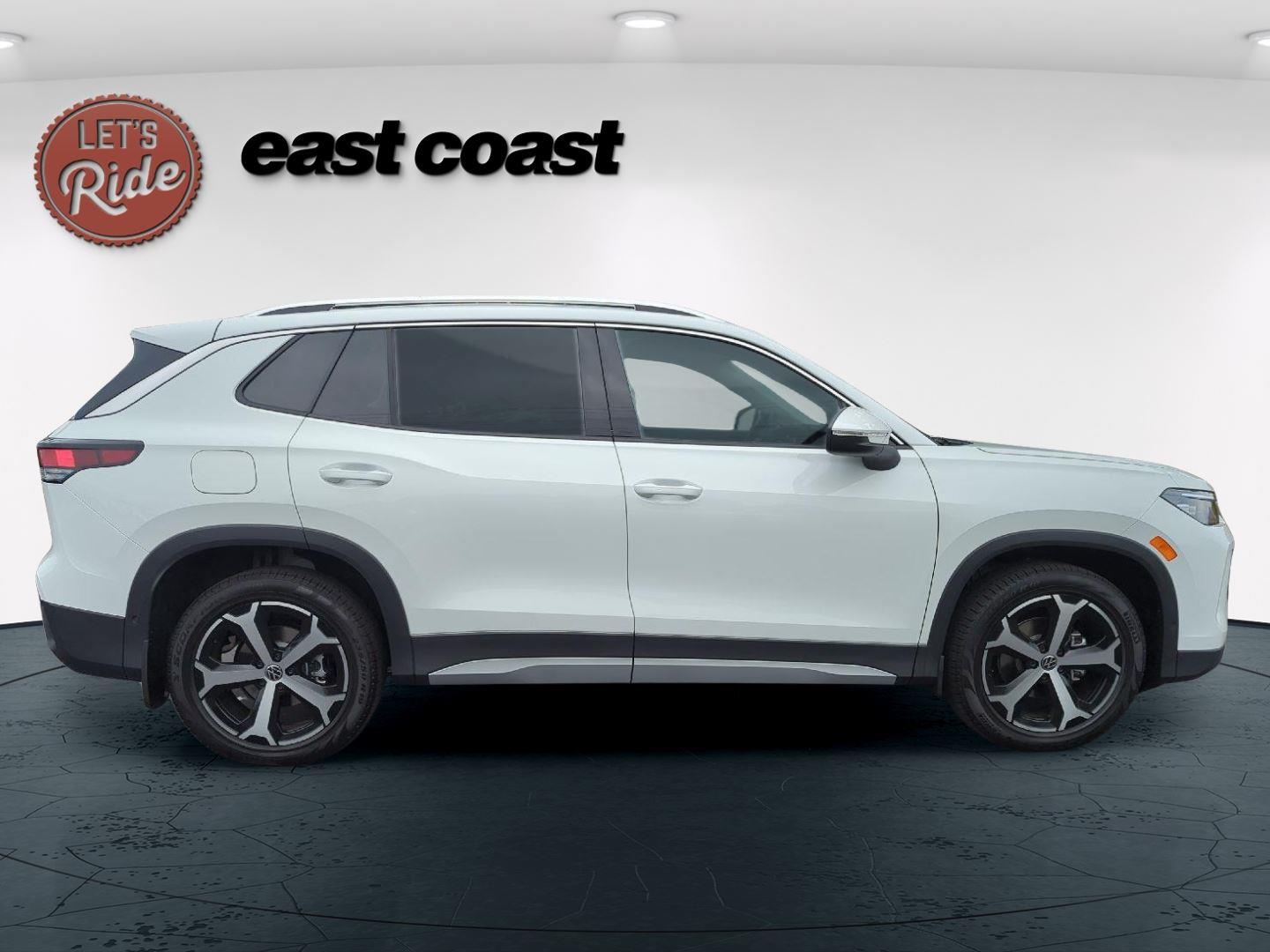 2025 Volkswagen Tiguan SE photo 4