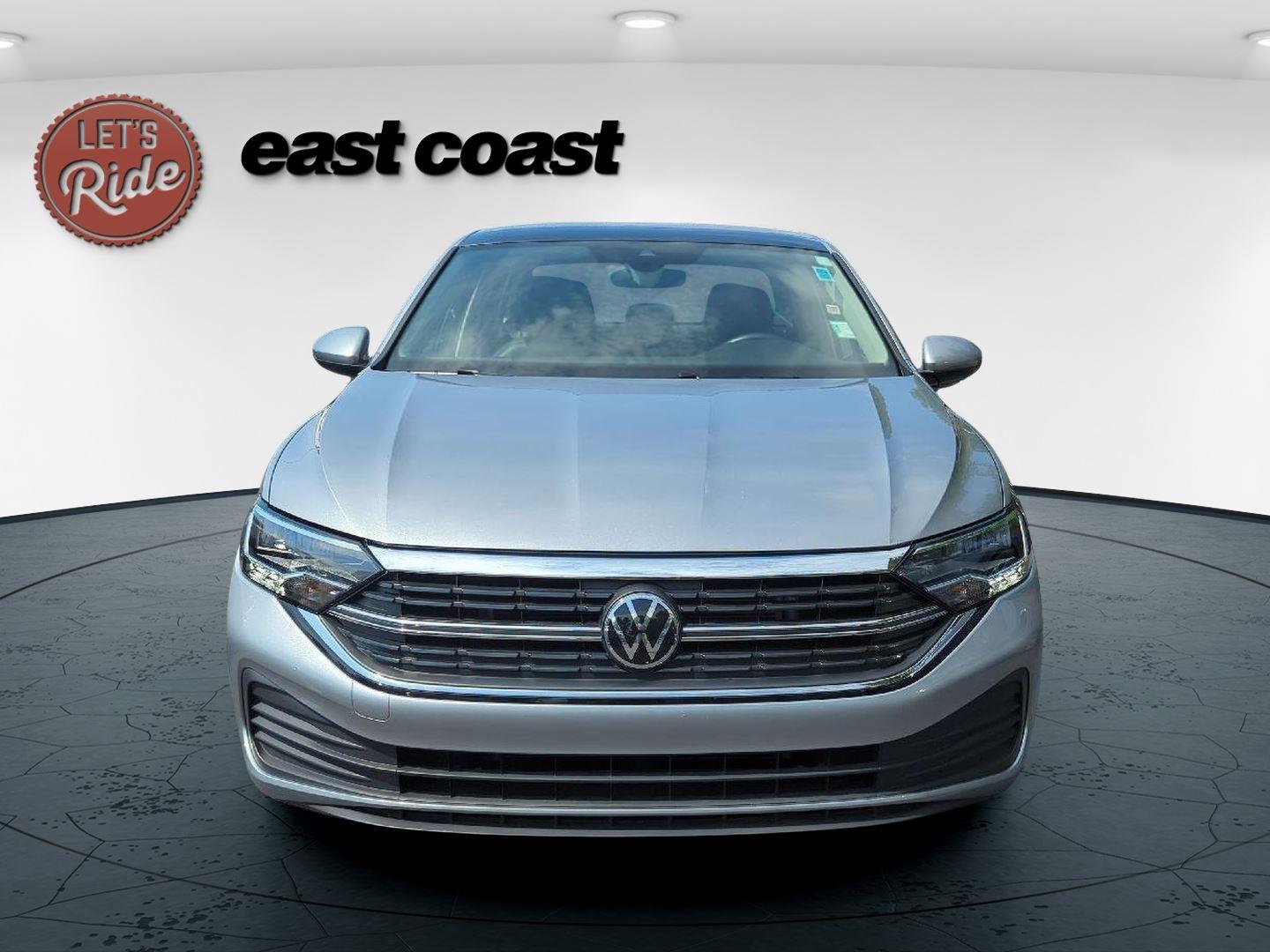 2023 Volkswagen Jetta SE photo 2