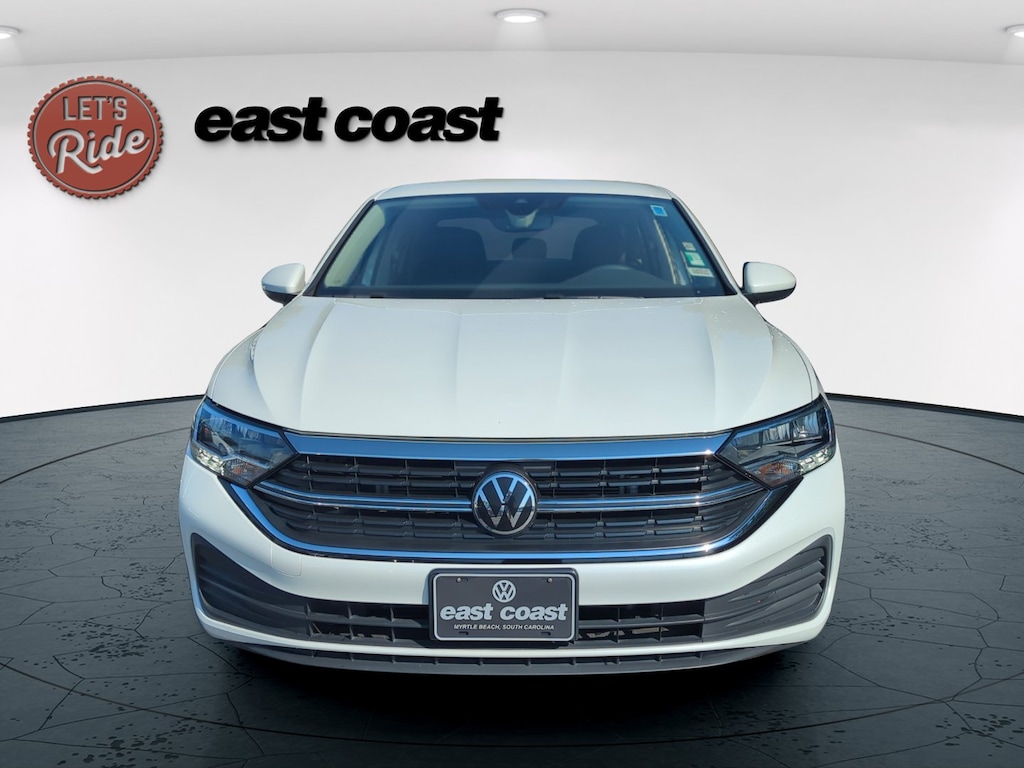 Certified 2023 Volkswagen Jetta SE Sedan