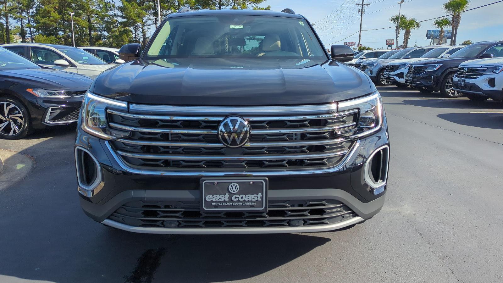 2026 Volkswagen Atlas SE photo 2