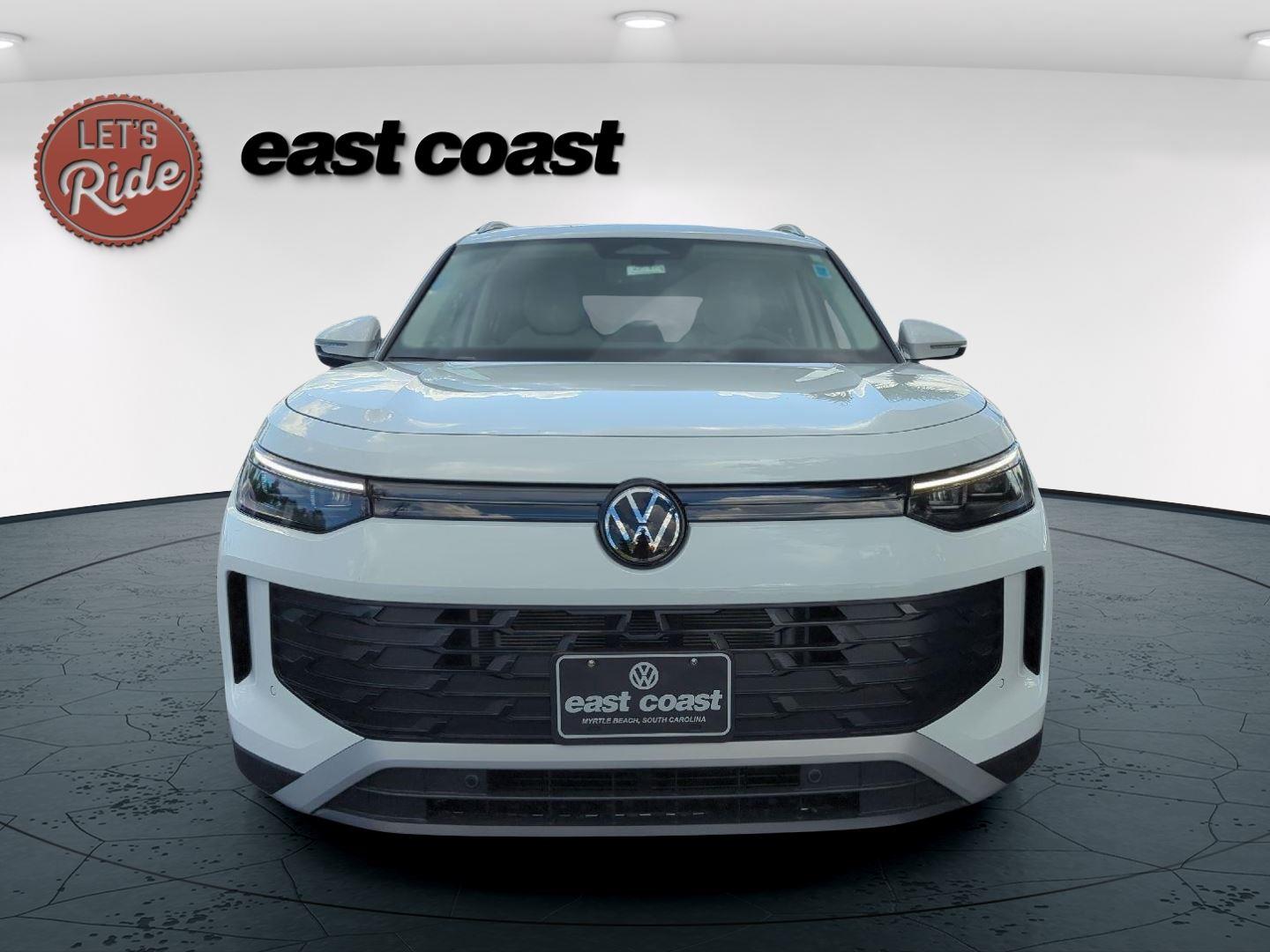 2025 Volkswagen Tiguan SE photo 2