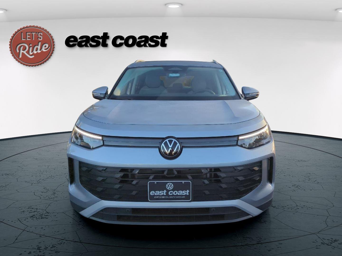 2025 Volkswagen Tiguan SE photo 2
