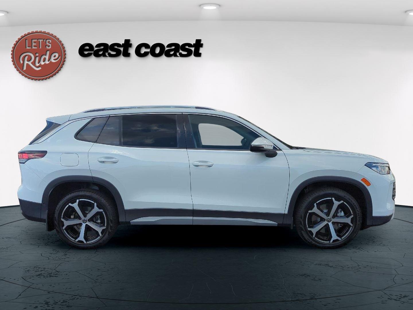 2025 Volkswagen Tiguan SE photo 4