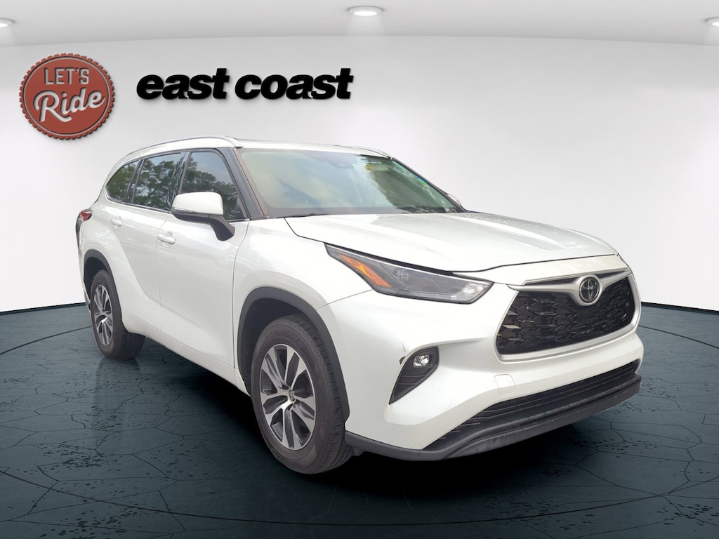 Used 2022 Toyota Highlander XLE SUV
