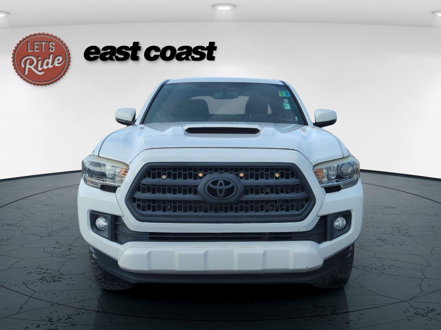 2017 Toyota Tacoma TRD Sport Double Cab photo 2