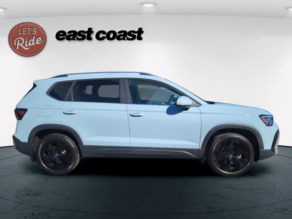 New 2026 Volkswagen Taos SE SUV