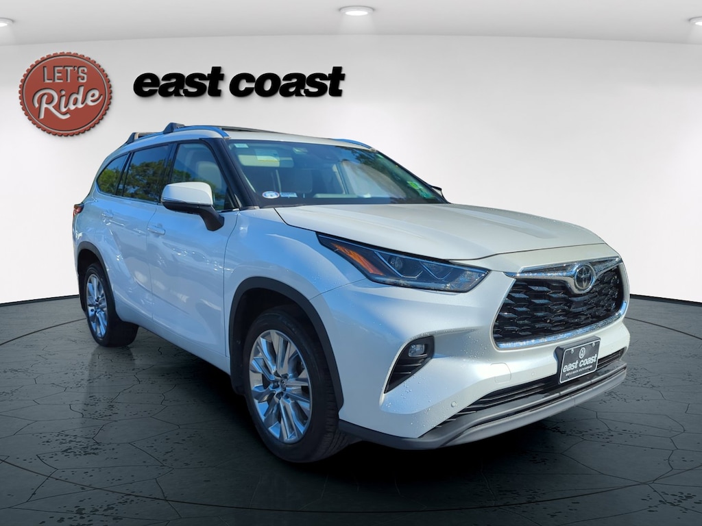 Used 2023 Toyota Highlander Limited SUV