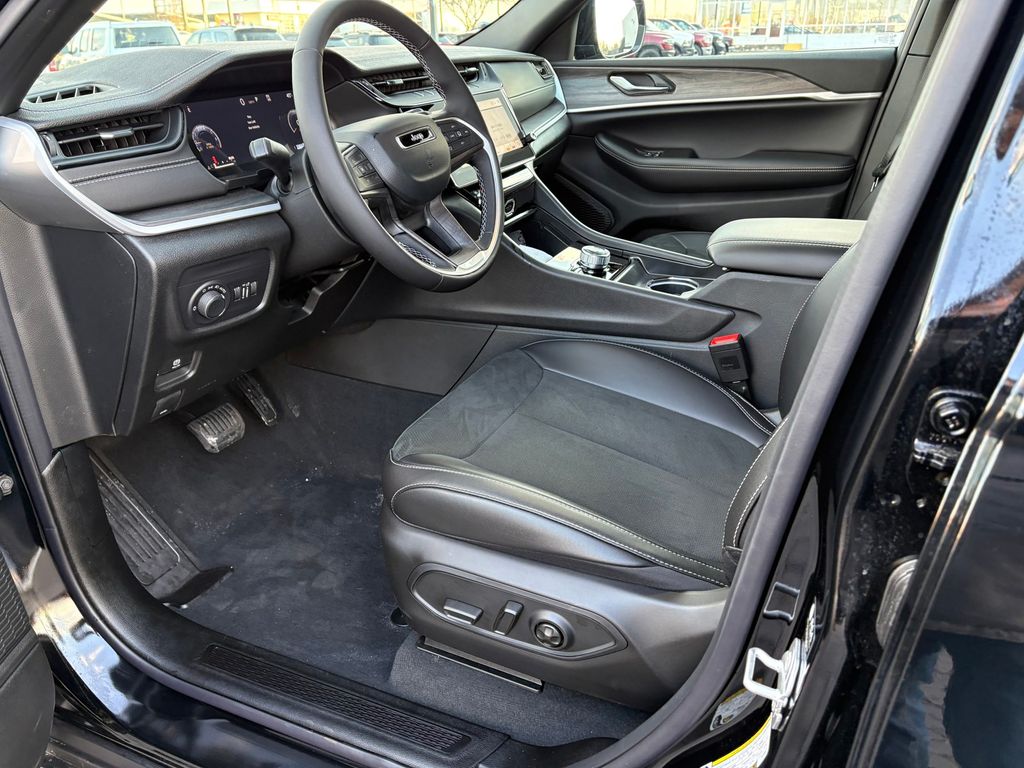 2026 Jeep Grand Cherokee Laredo - Photo 14
