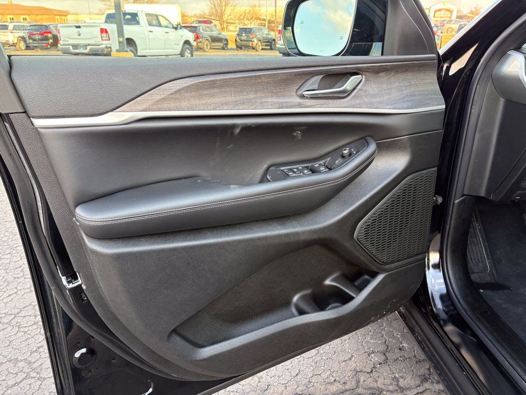 2026 Jeep Grand Cherokee Laredo - Photo 13