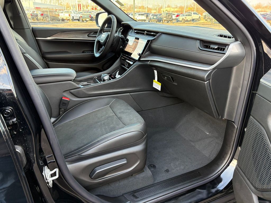 2026 Jeep Grand Cherokee Laredo - Photo 10