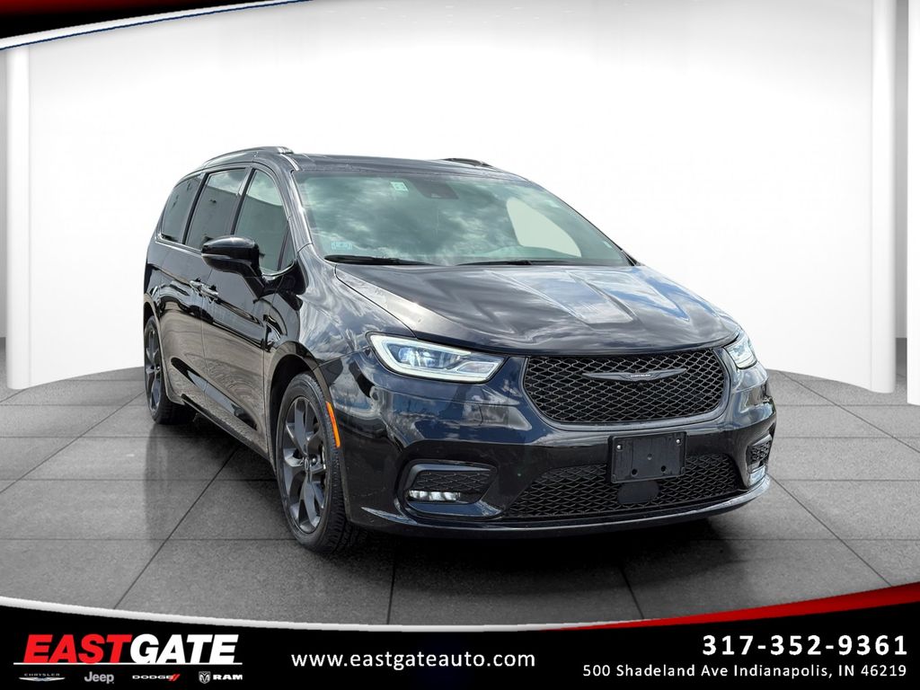 2025 Chrysler Pacifica Van Passenger Van 