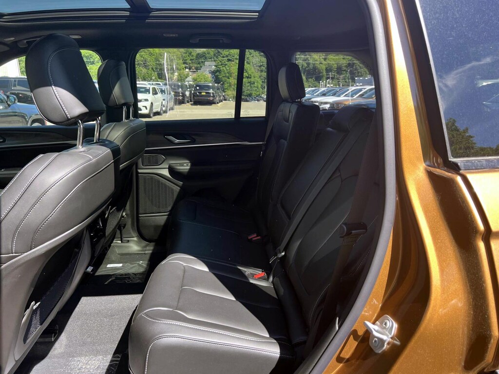 New 2026 Jeep Grand Cherokee Limited Sport Utility