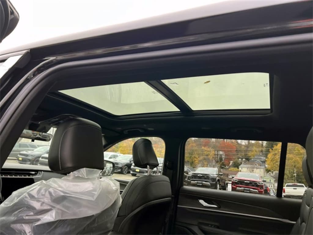 New 2025 Jeep Grand Cherokee L LIMITED 4X4 Sport Utility