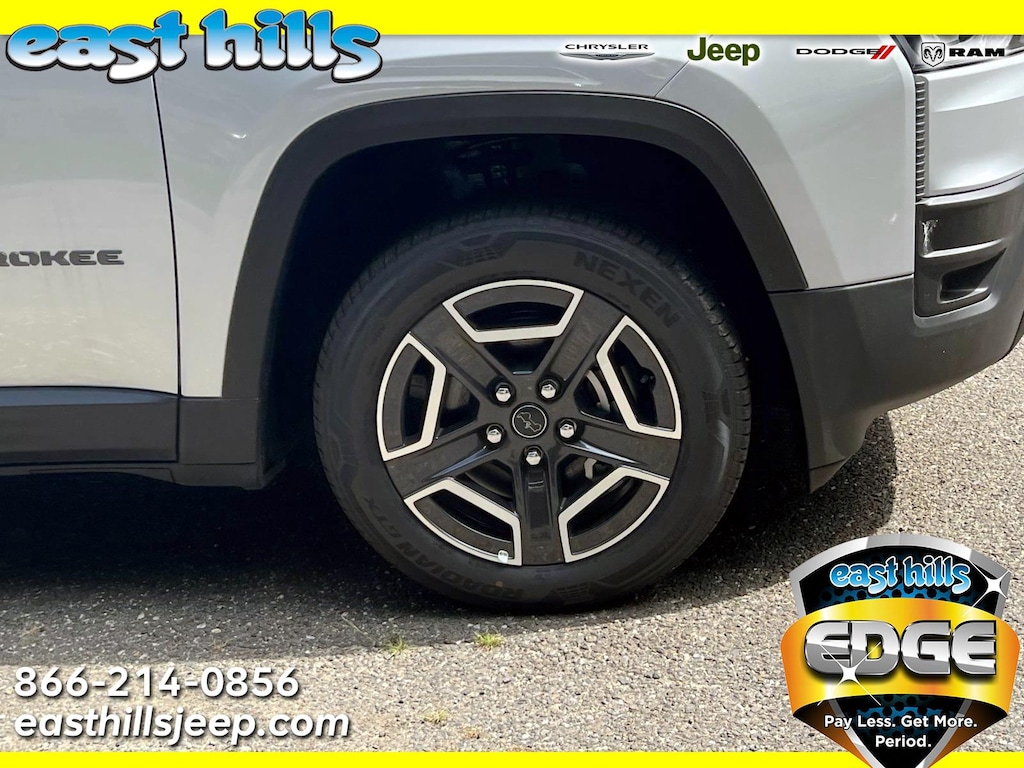 New 2026 Jeep Cherokee Laredo Sport Utility
