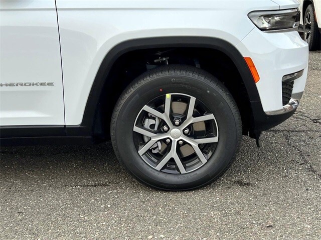 2025 Jeep Grand Cherokee Limited photo 3