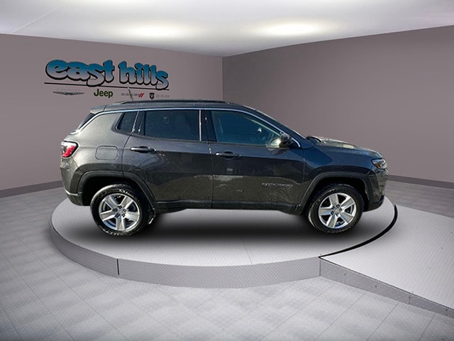 Certified 2022 Jeep Compass Latitude with VIN 3C4NJDBBXNT101565 for sale in Greenvale, NY