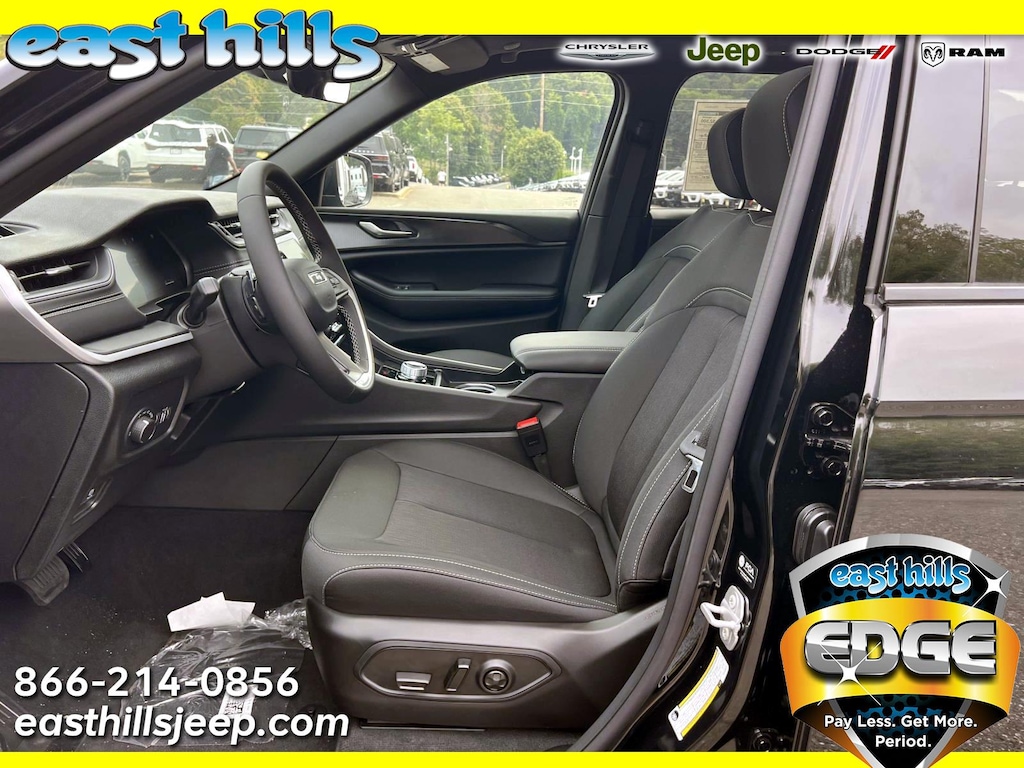 New 2025 Jeep Grand Cherokee LAREDO X 4X4 Sport Utility