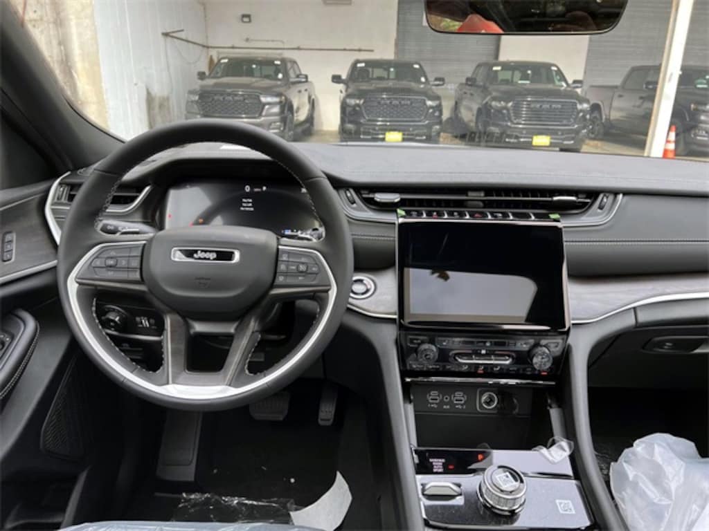 New 2025 Jeep Grand Cherokee L LIMITED 4X4 Sport Utility