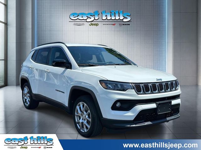 2023 Jeep Compass Latitude Lux 4X4's photo