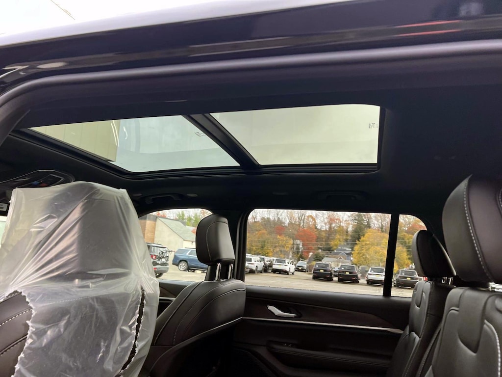 New 2025 Jeep Grand Cherokee L LIMITED 4X4 Sport Utility