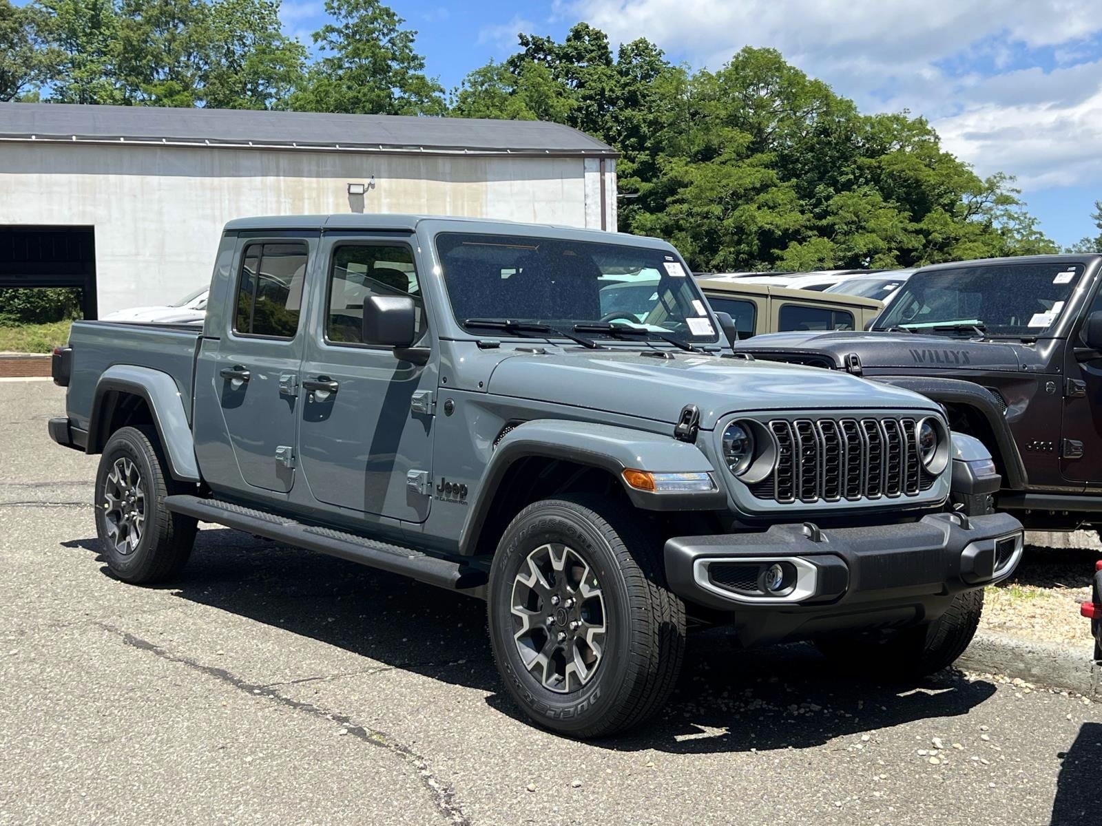 2026 Jeep Gladiator Sahara Auto's photo