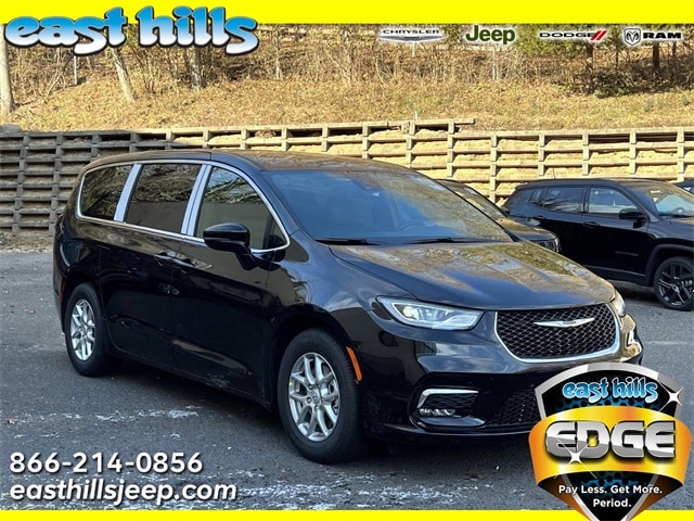 2026 Chrysler Pacifica Select's photo