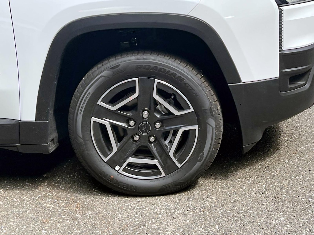 New 2026 Jeep Cherokee Laredo Sport Utility