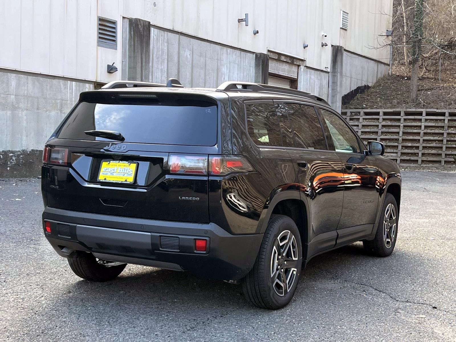 View vehicle photo 2