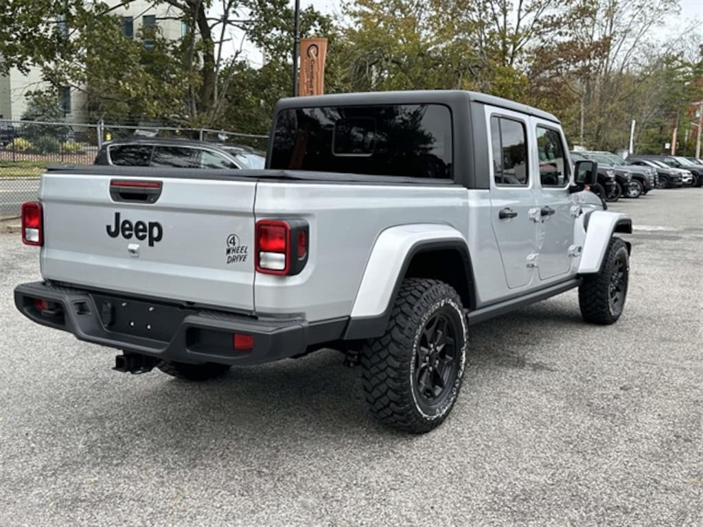 Used 2022 Jeep Gladiator Willys Truck Crew Cab