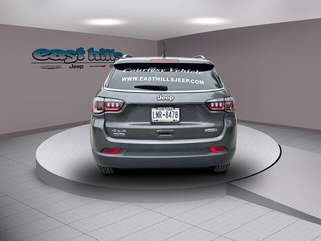 2024 Jeep Compass Latitude Lux photo 3