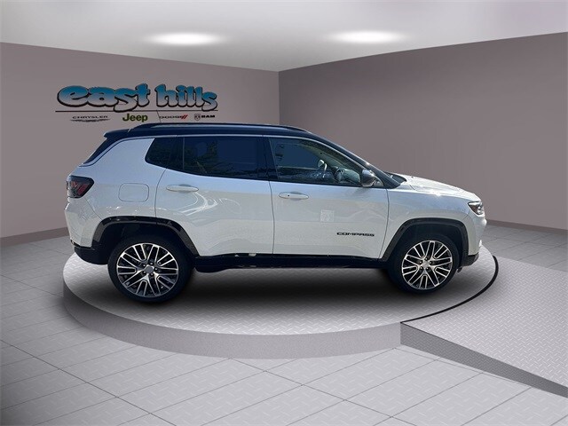 2022 Jeep Compass Limited photo 2