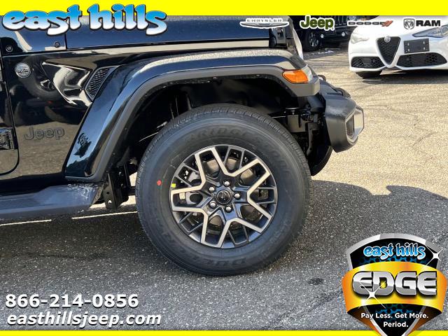 2025 Jeep Wrangler Sahara photo 3