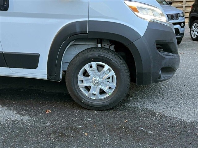 2026 Ram ProMaster 1500 SLT Cargo Van photo 3