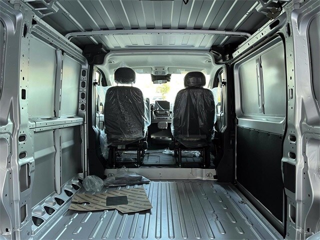 2026 Ram ProMaster 1500 SLT Cargo Van photo 3